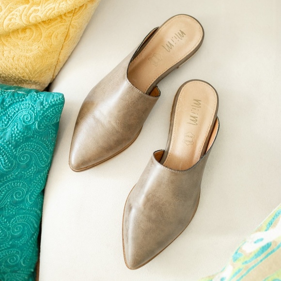 Mi.iM 'Sangria' Asymmetric Matte Mules. - Picture 4 of 5